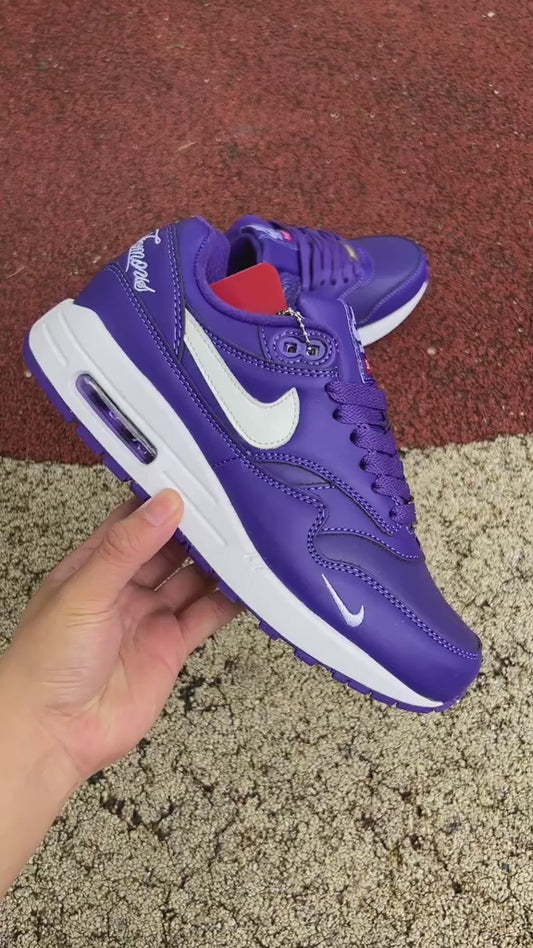 Nike suprême varsity